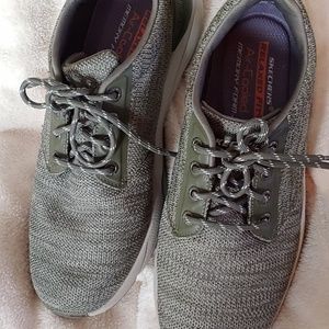 Mens Skechers Size  10.5 Relaxed Fit Tie Shoes